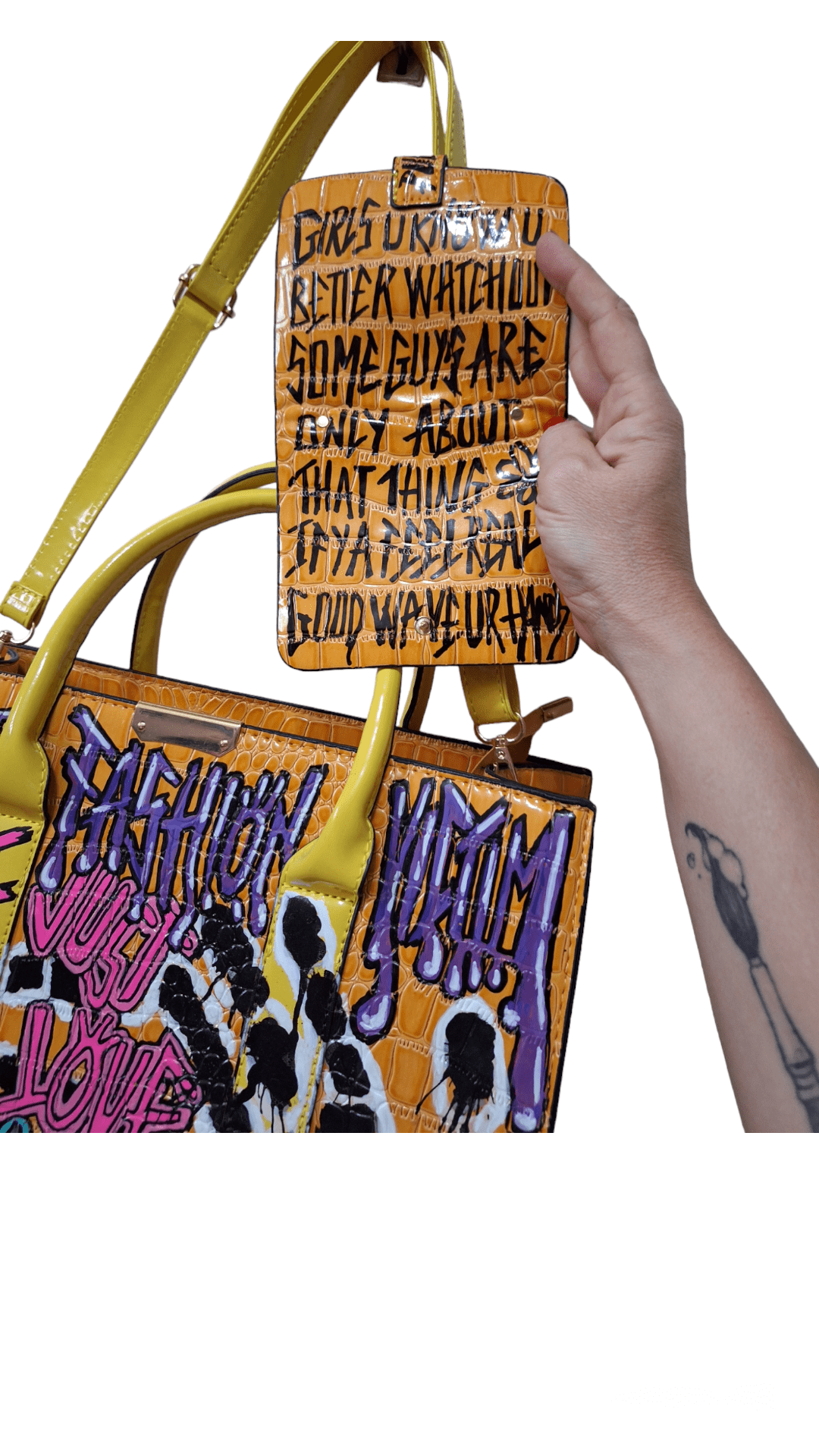 Bolso amarillo pintado a mano - customizado - Ropa pintada a mano en Pezojos