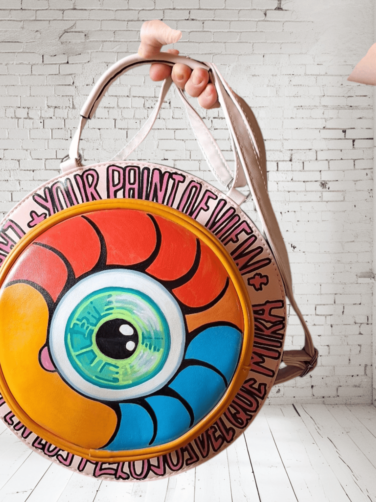 Bolso - mochila pintado a mano Pezojos Ibiza - Ropa pintada a mano en Pezojos