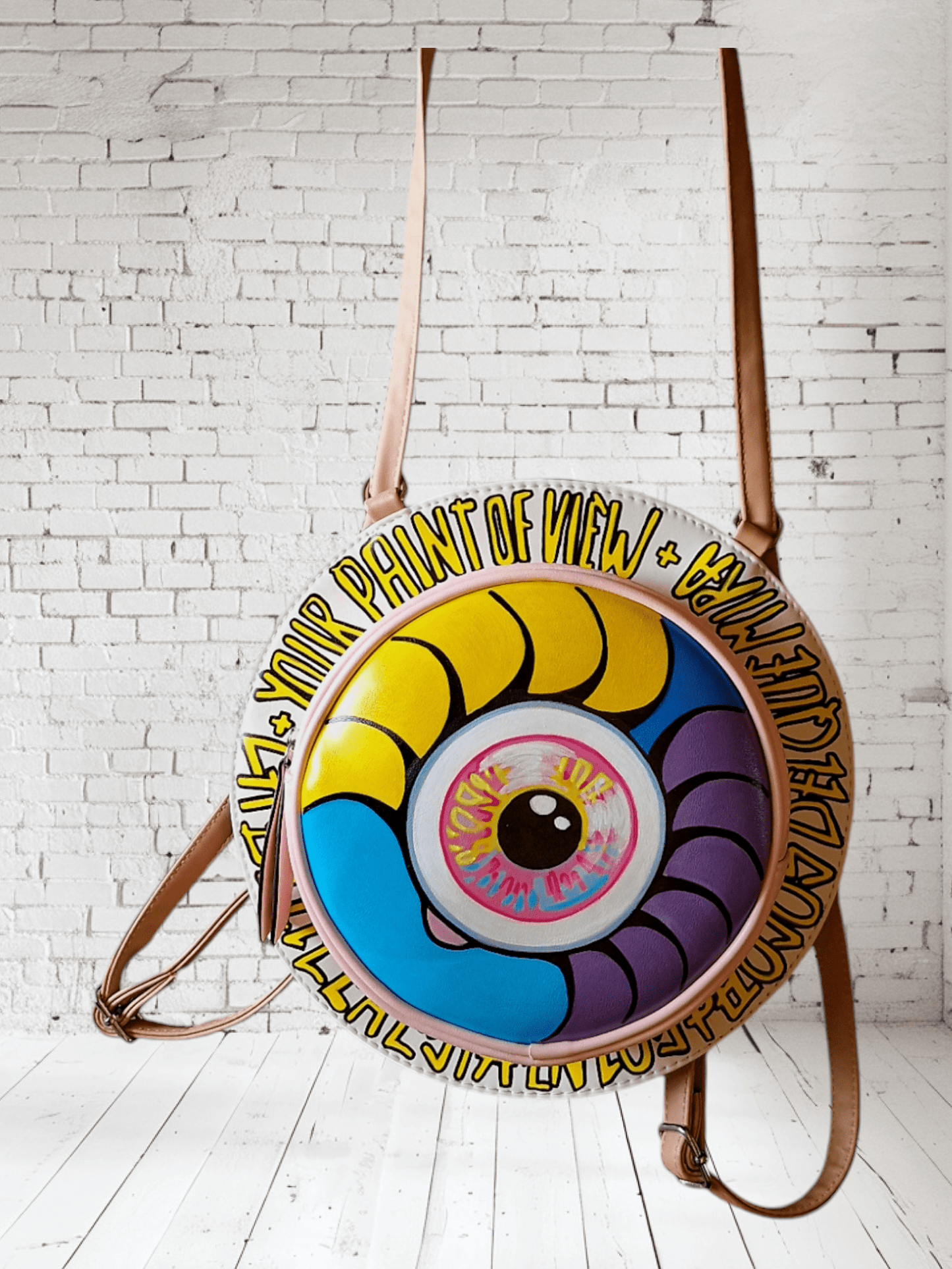 Bolso - mochila pintado a mano Pezojos Ibiza - Ropa pintada a mano en Pezojos