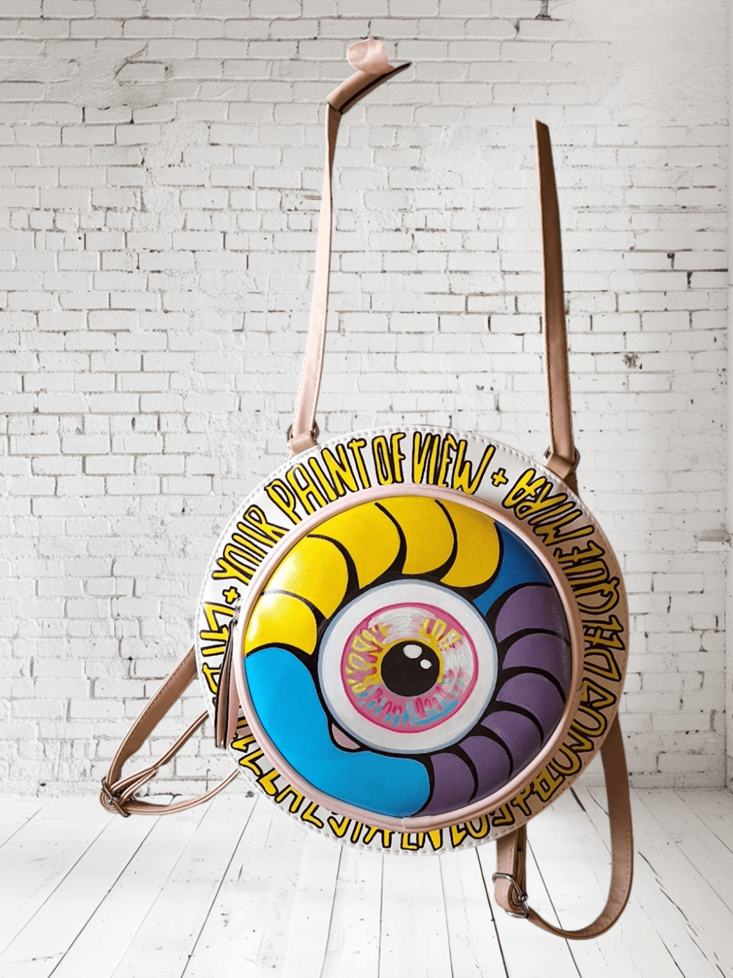 Bolso - mochila pintado a mano Pezojos Ibiza - Ropa pintada a mano en Pezojos
