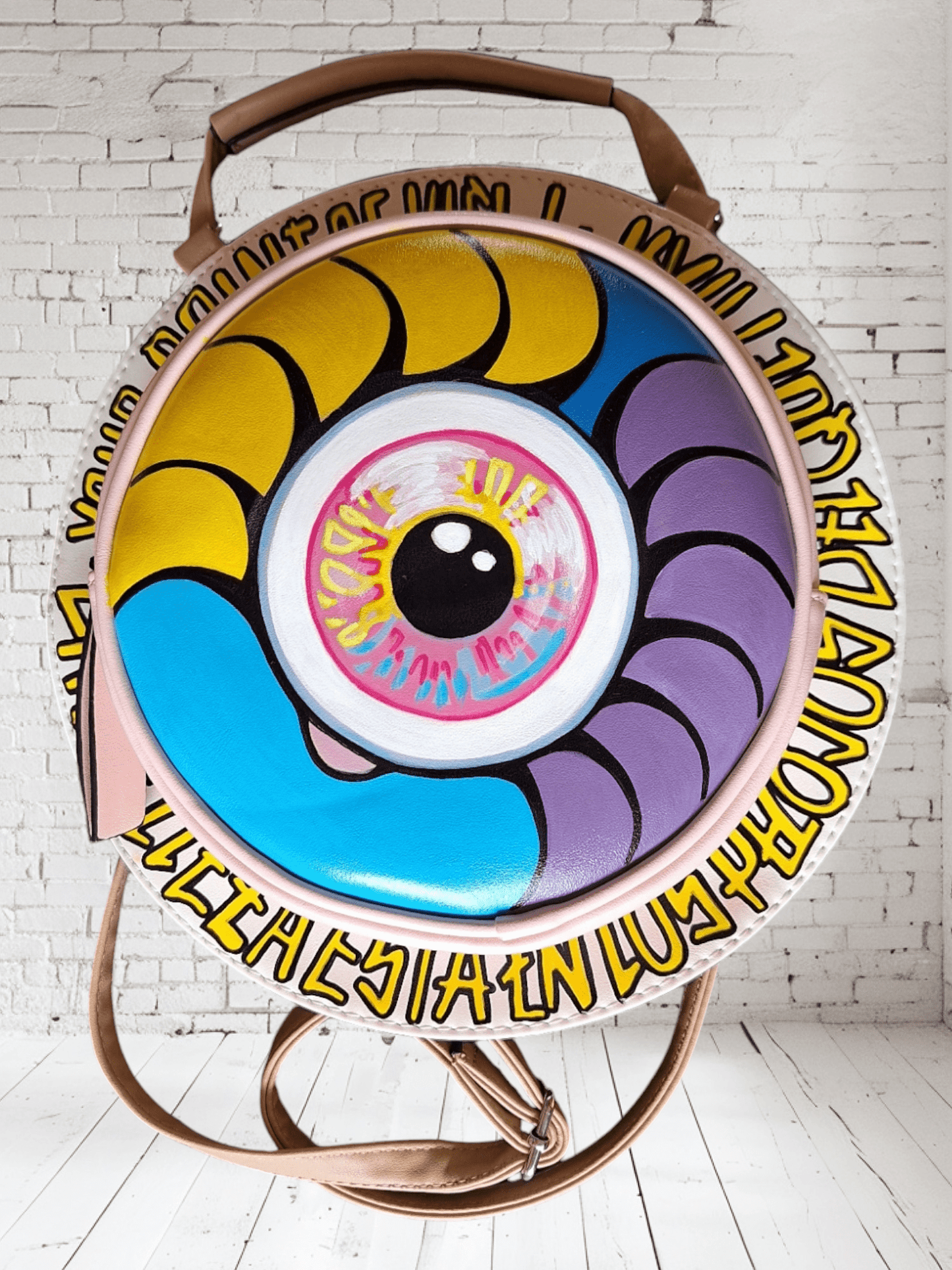 Bolso - mochila pintado a mano Pezojos Ibiza - Ropa pintada a mano en Pezojos