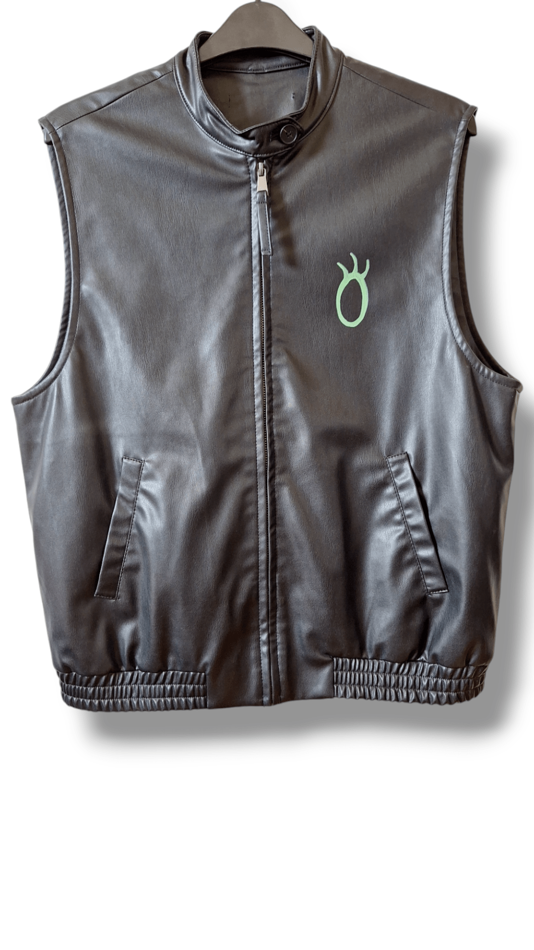 Chaleco Negro de Piel Sintética Pintado a Mano - Beetlejuice 2 - Ropa pintada a mano en Pezojos