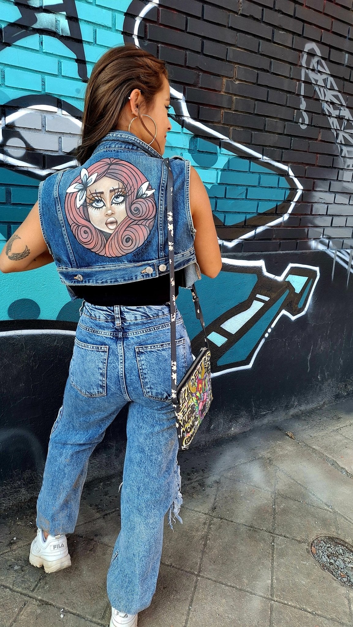 Chaleco pintado a mano Dollavatar Cinnamon - Ropa pintada a mano en Pezojos
