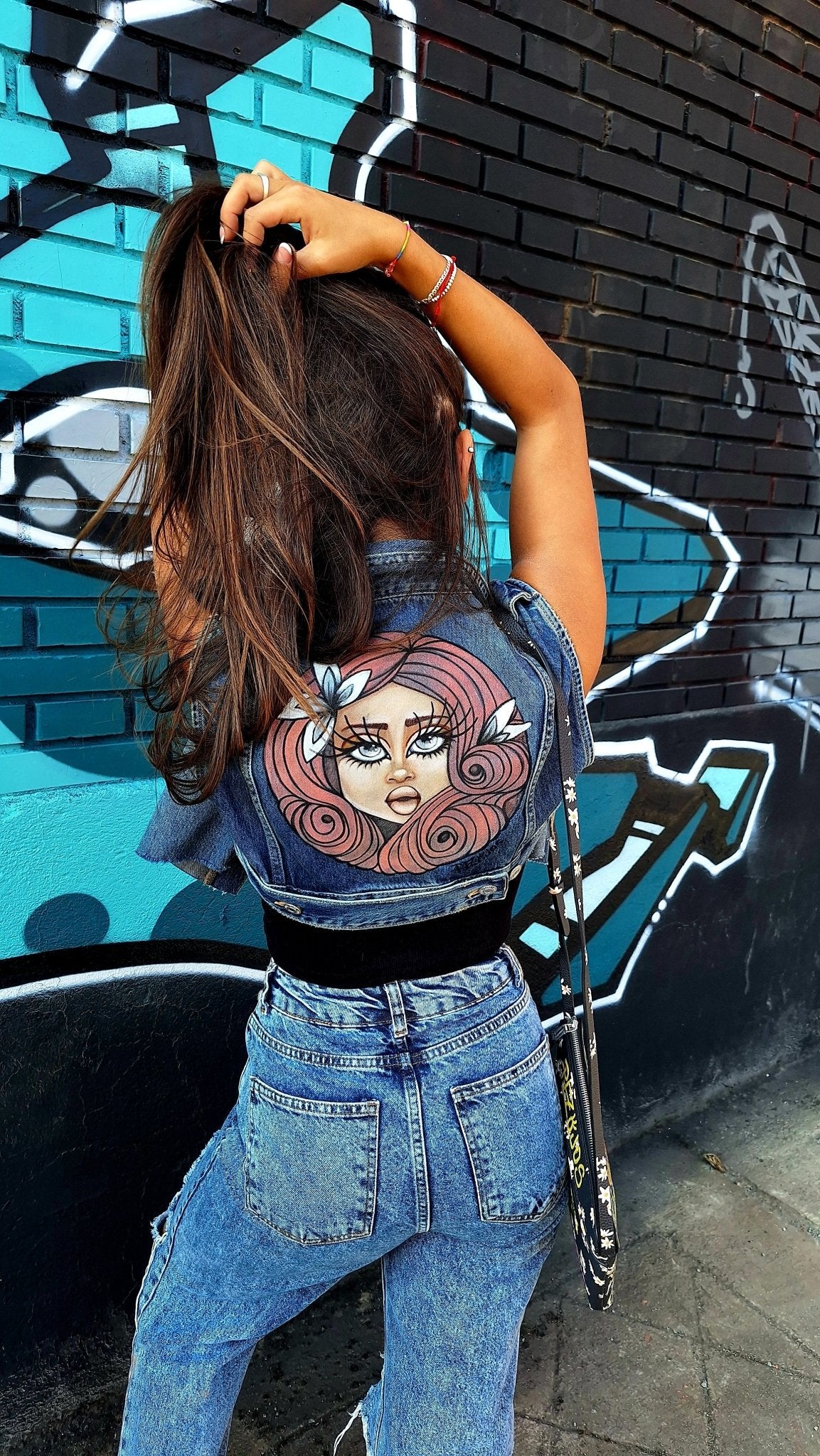 Chaleco pintado a mano Dollavatar Cinnamon - Ropa pintada a mano en Pezojos