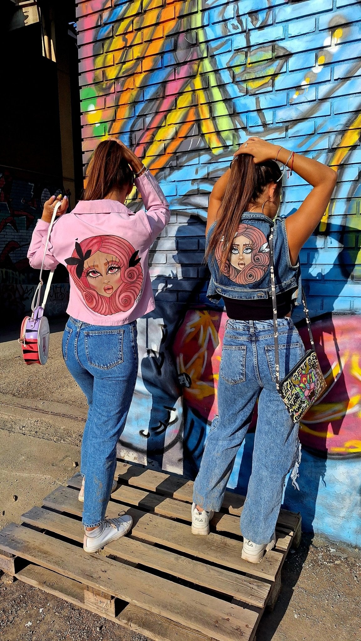 Chaleco pintado a mano Dollavatar Cinnamon - Ropa pintada a mano en Pezojos