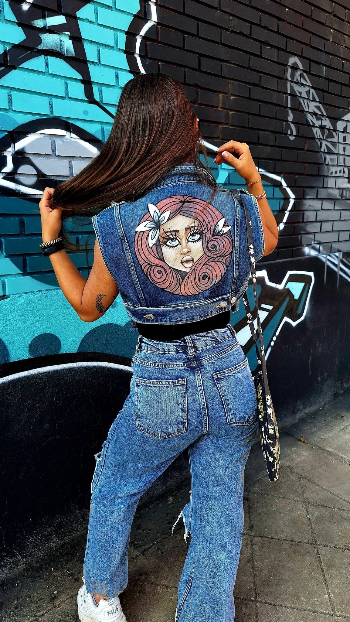 Chaleco pintado a mano Dollavatar Cinnamon - Ropa pintada a mano en Pezojos