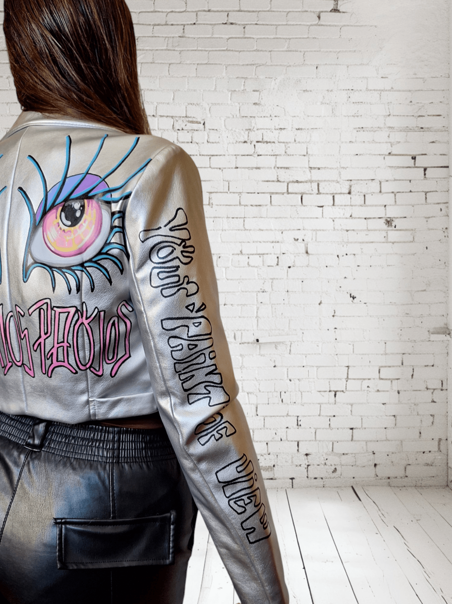 Chaqueta Biker plata pintada "Abre los ojos" - Ropa pintada a mano en Pezojos