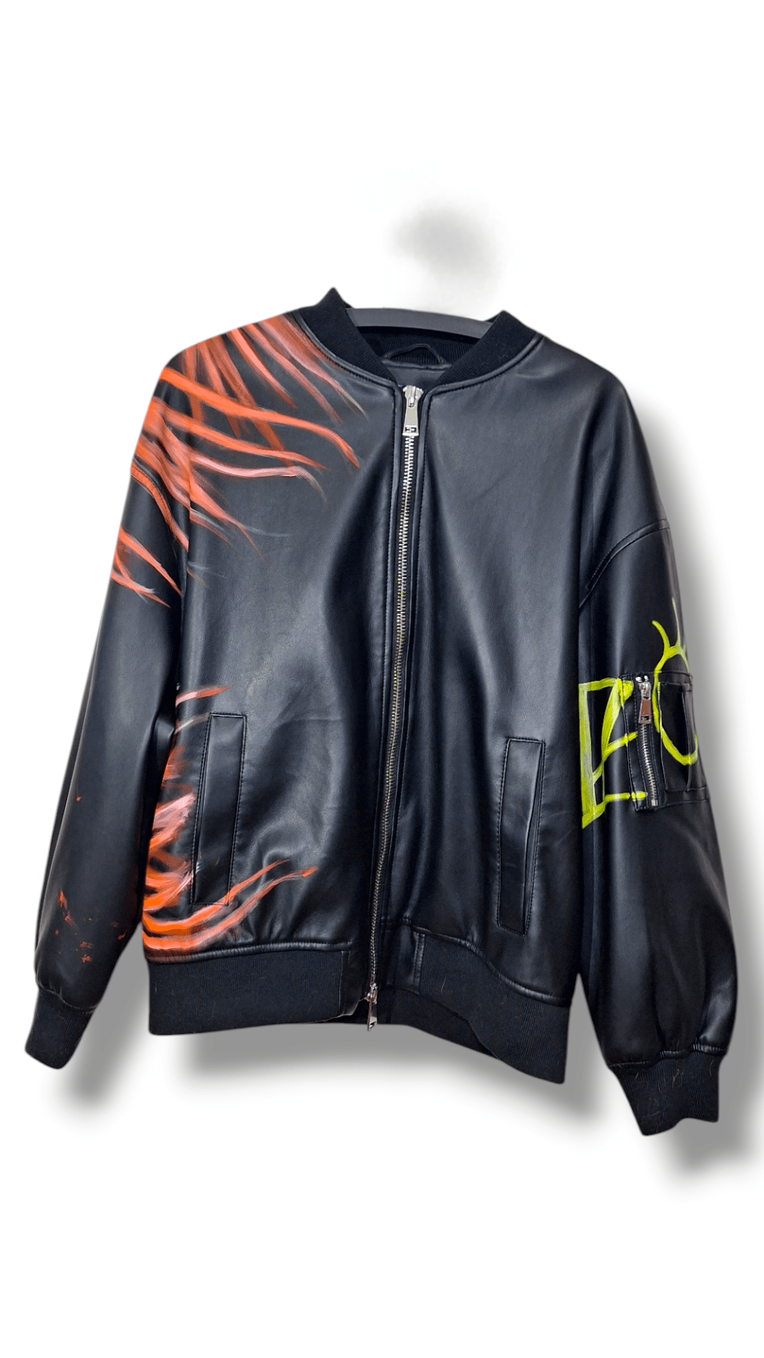 Chaqueta bomber de polipiel pintada a mano – Diseño exclusivo de caballo en azul y naranja - Ropa pintada a mano en Pezojos