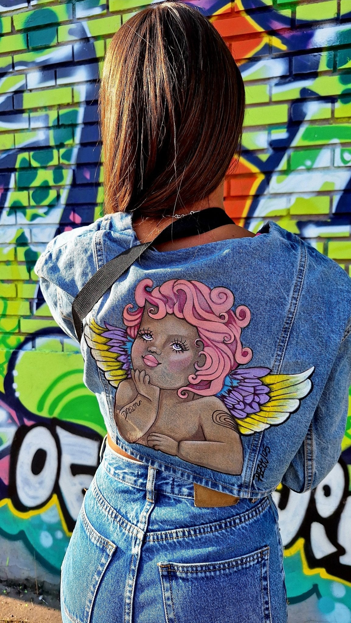 Chaqueta crop denim pintada a mano Angel Punk - Ropa pintada a mano en Pezojos
