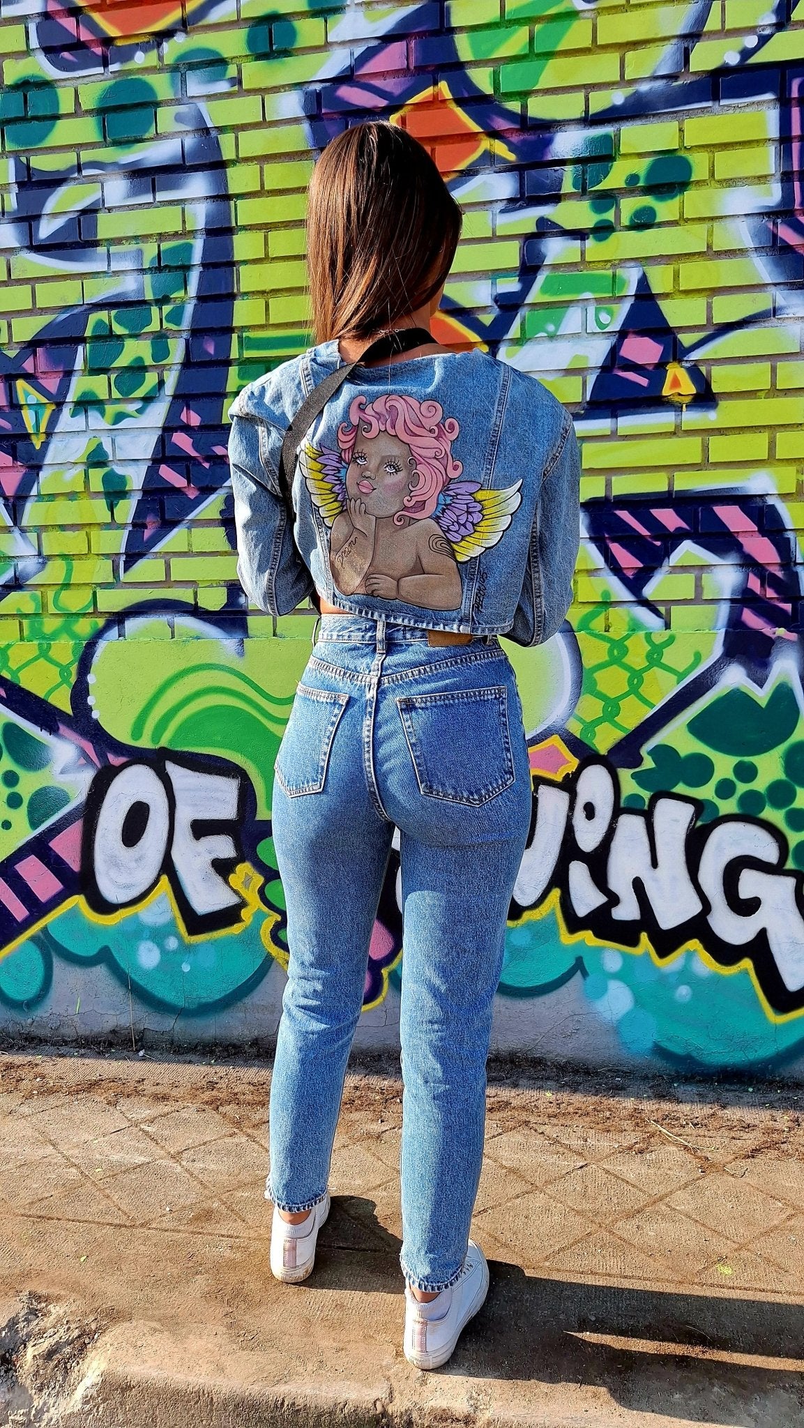Chaqueta crop denim pintada a mano Angel Punk - Ropa pintada a mano en Pezojos