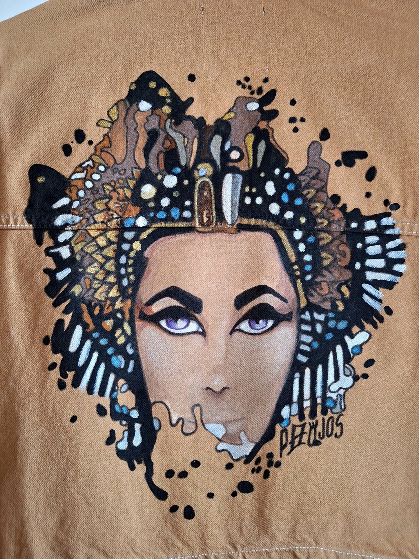 Chaqueta denim pintada Cleopatra - Ropa pintada a mano en Pezojos