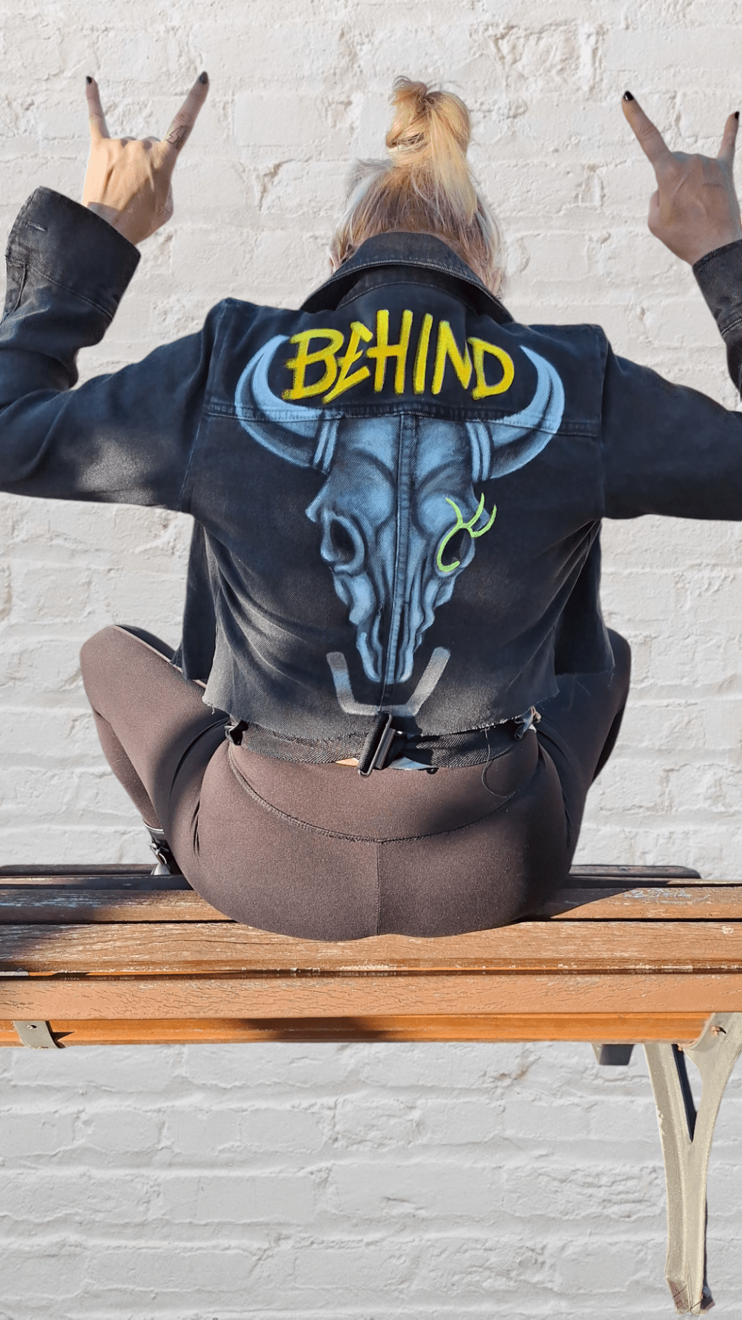 Chaqueta negra denim calavera con cuernos - Ropa pintada a mano en Pezojos
