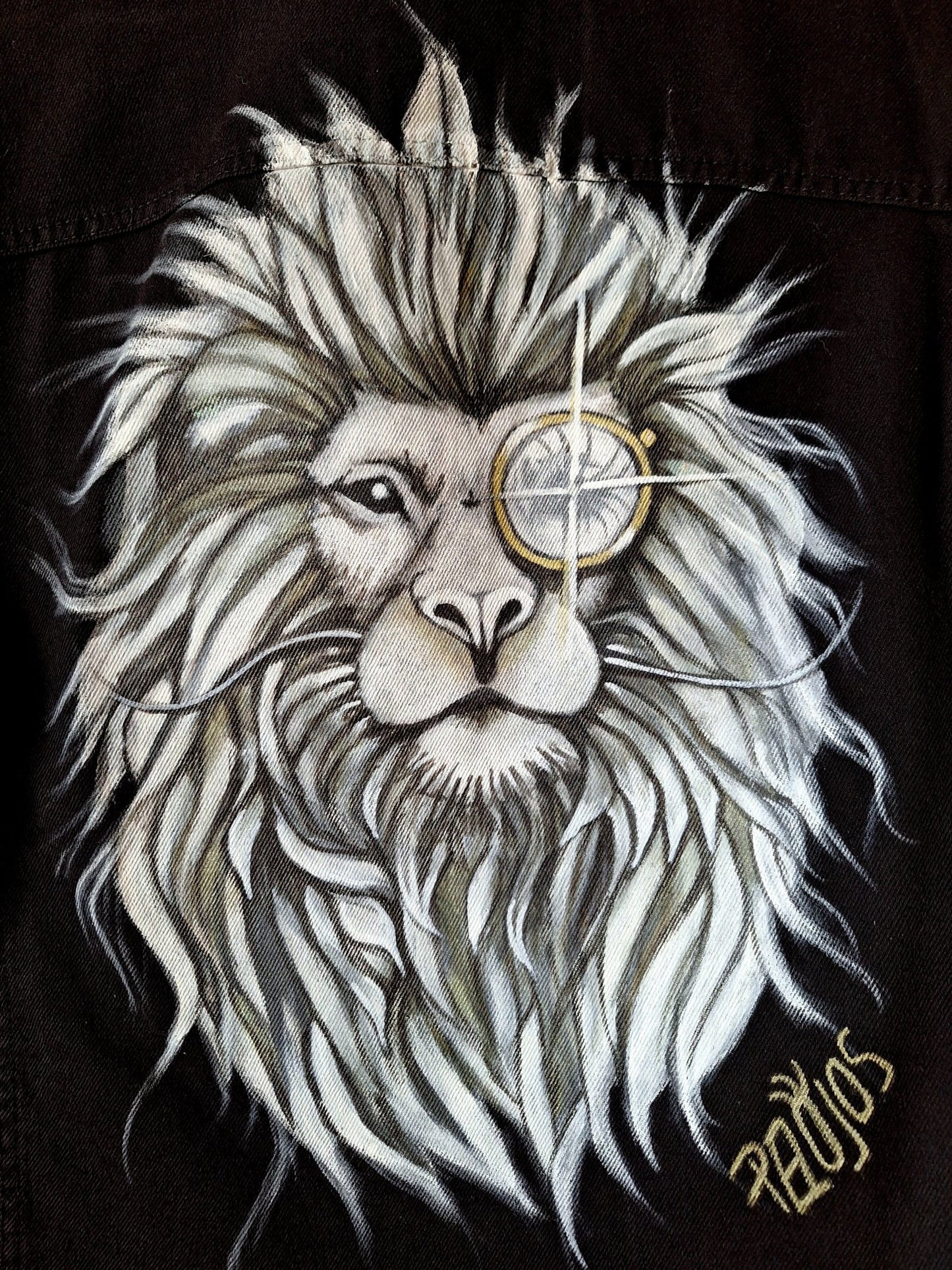 Chaqueta negra denim pintada Leon de Gaudí - Ropa pintada a mano en Pezojos