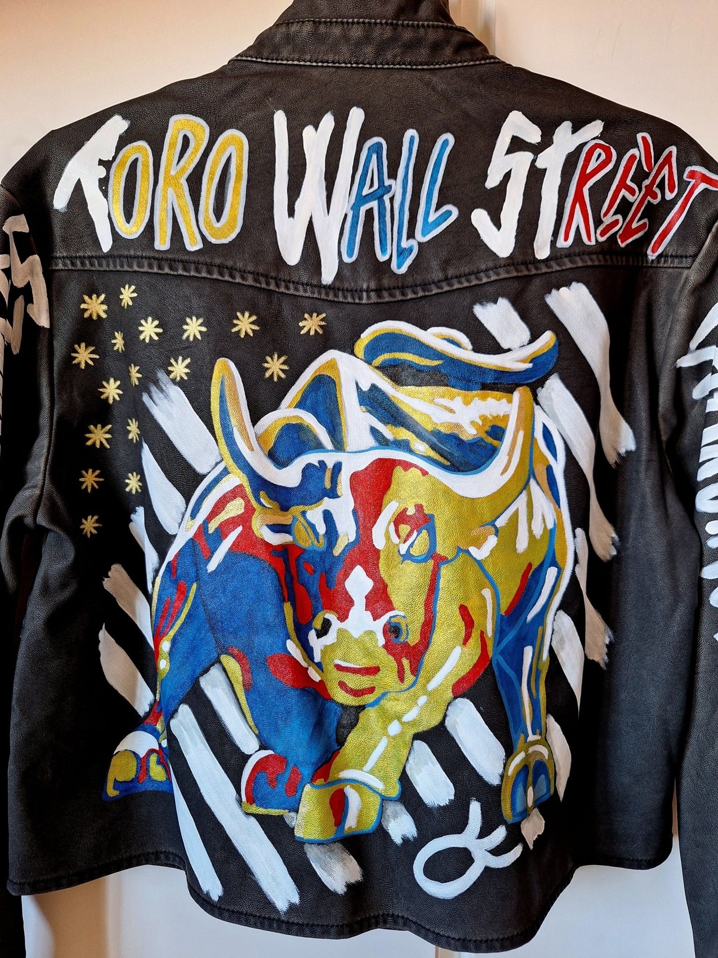 Chaqueta pintada a mano Toro Wall Street - Ropa pintada a mano en Pezojos