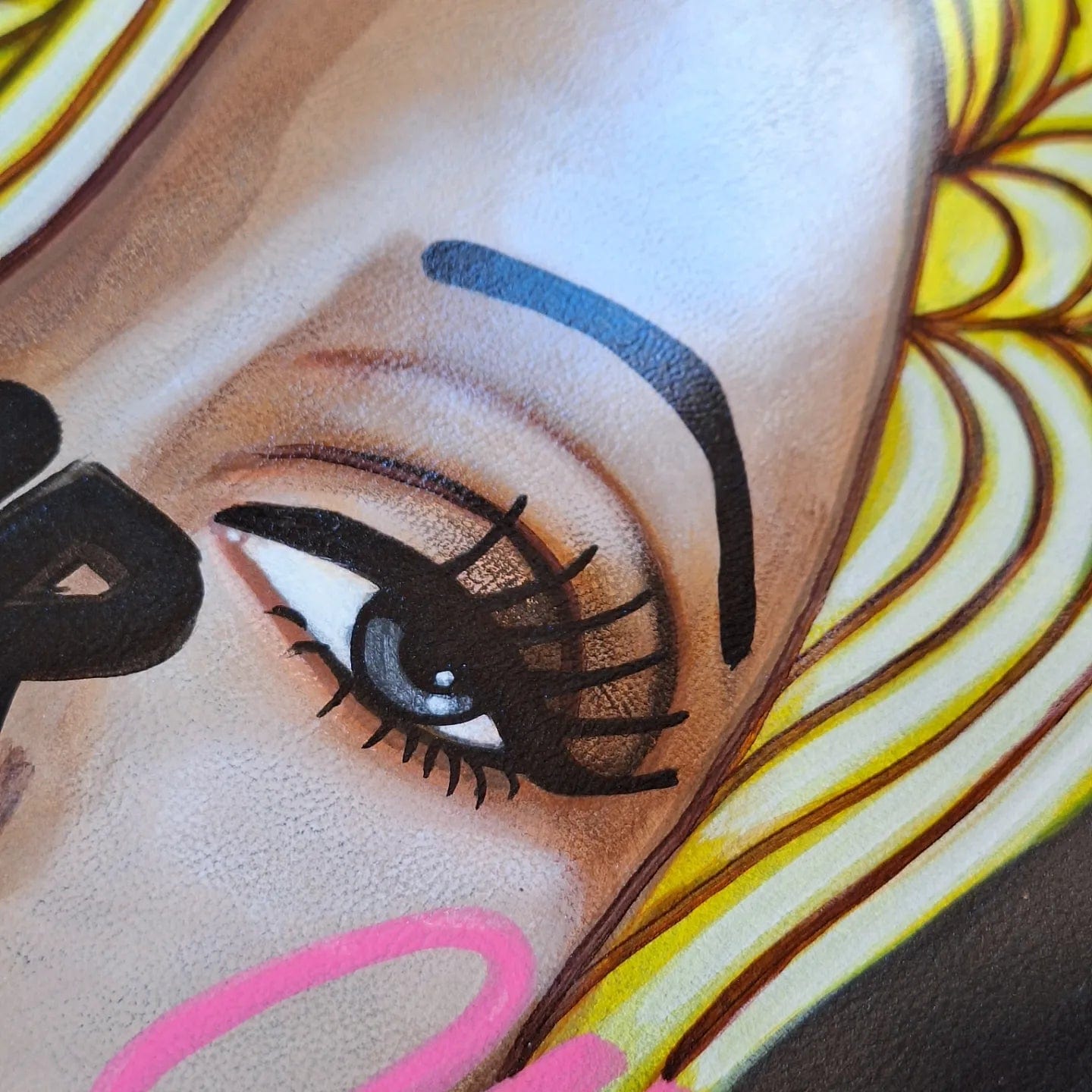 Maxi Bolso negro pintado a mano "Garbo pop" - Ropa pintada a mano en Pezojos