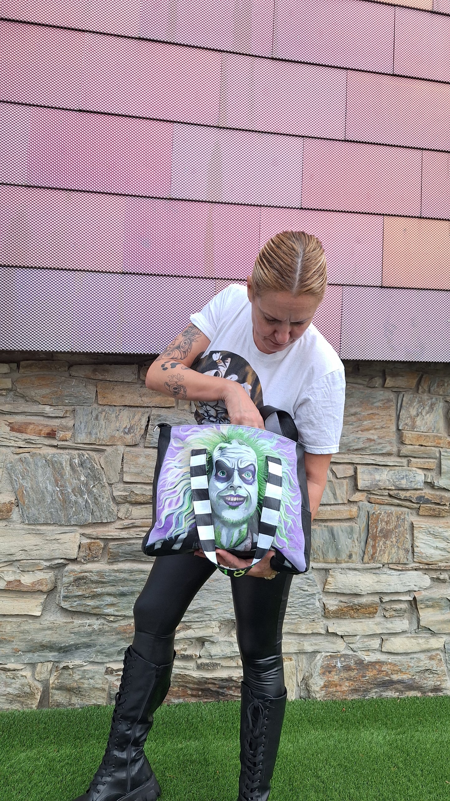 Doble Bolso de gran capacidad inspirado en Beetlejuice, pintado a mano