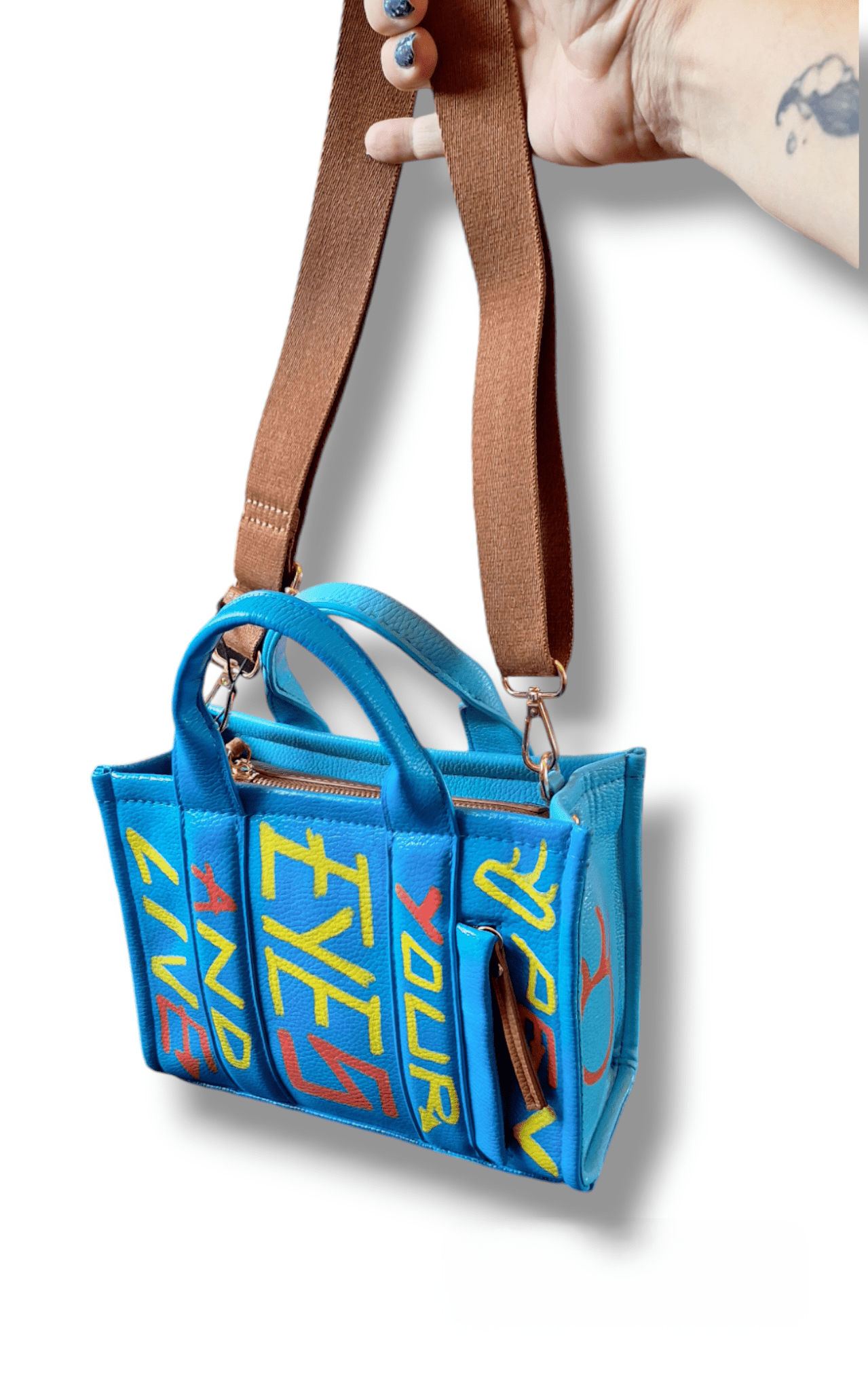 Bolso azul pintado Pezojos "Fun bag" - Ropa pintada a mano en Pezojos