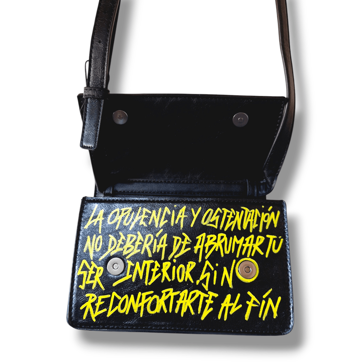 Bolso negro de polipiel customizado - Urbano y funcional para fiesta y festivales - Ropa pintada a mano en Pezojos