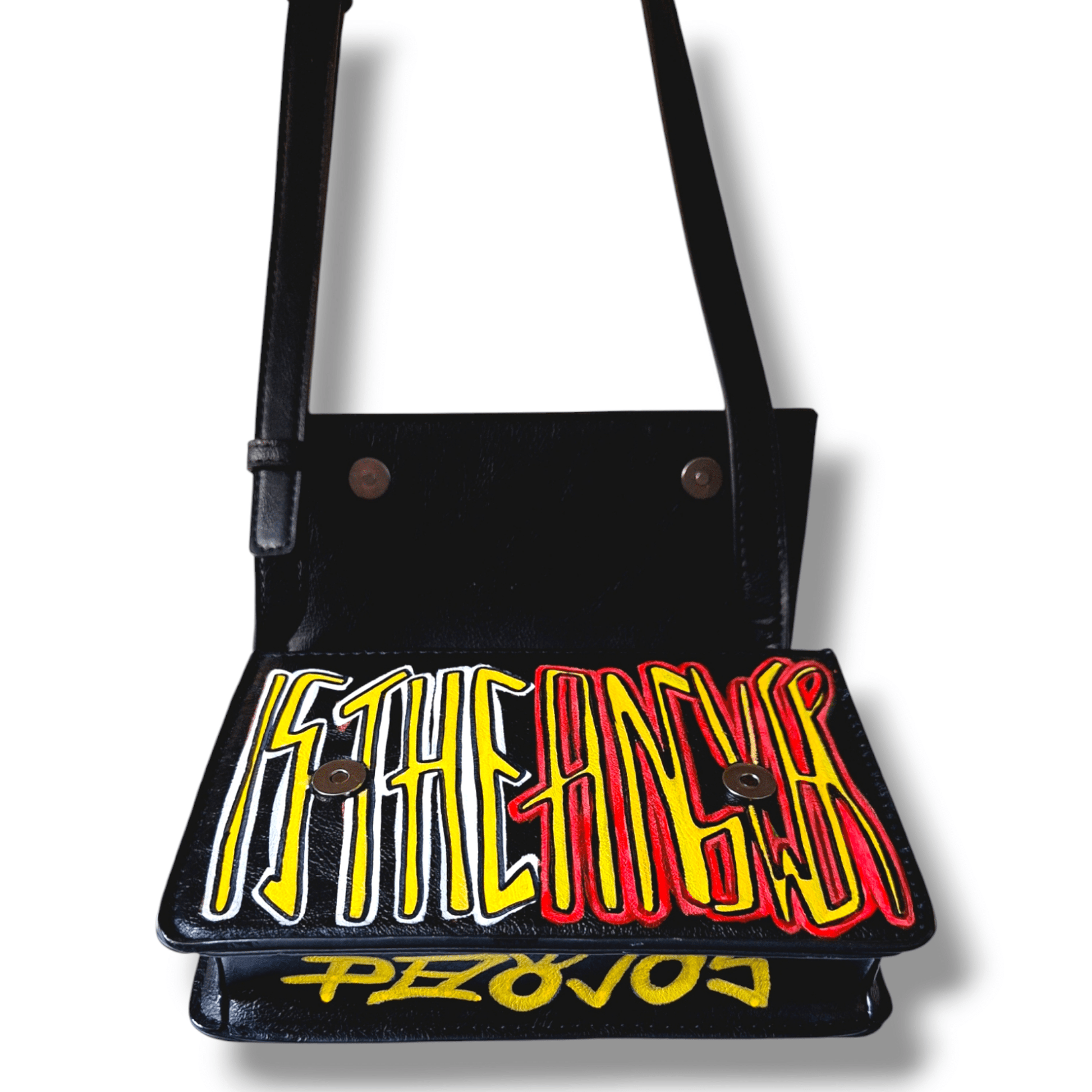 Bolso negro de polipiel customizado - Urbano y funcional para fiesta y festivales - Ropa pintada a mano en Pezojos