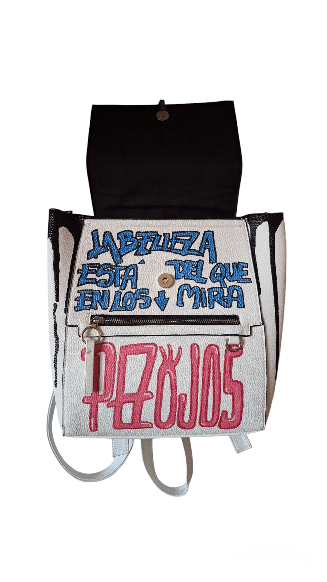 Mochila blanca pintada street art y Sketch - Ropa pintada a mano en Pezojos