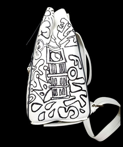 Mochila blanca pintada street art y Sketch - Ropa pintada a mano en Pezojos