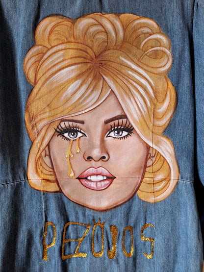 Vestido vaquero pintado Brigitte Bardot - Ropa pintada a mano en Pezojos